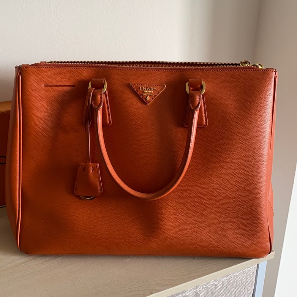 PRADA
Saffiano Large Galleria Double Zip Tote in Papaya/Orange
